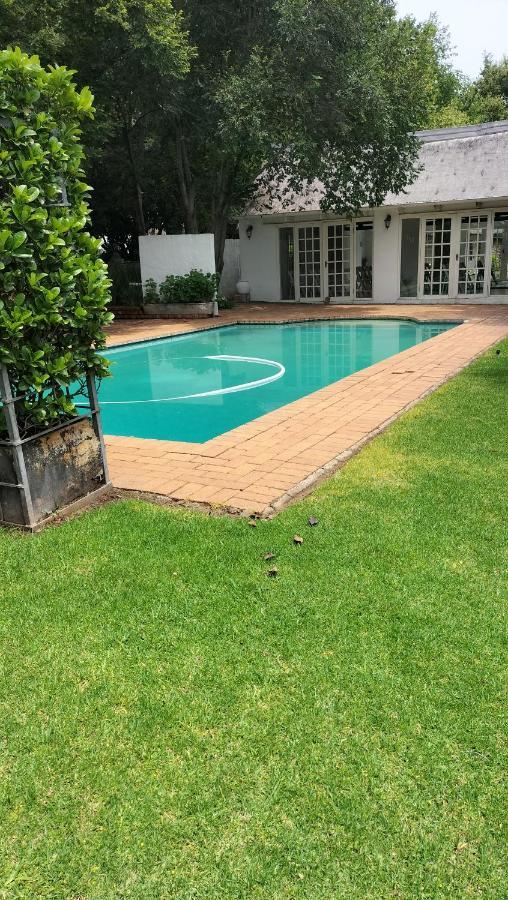 The Hertford Country Hotel Johannesburg Exterior foto